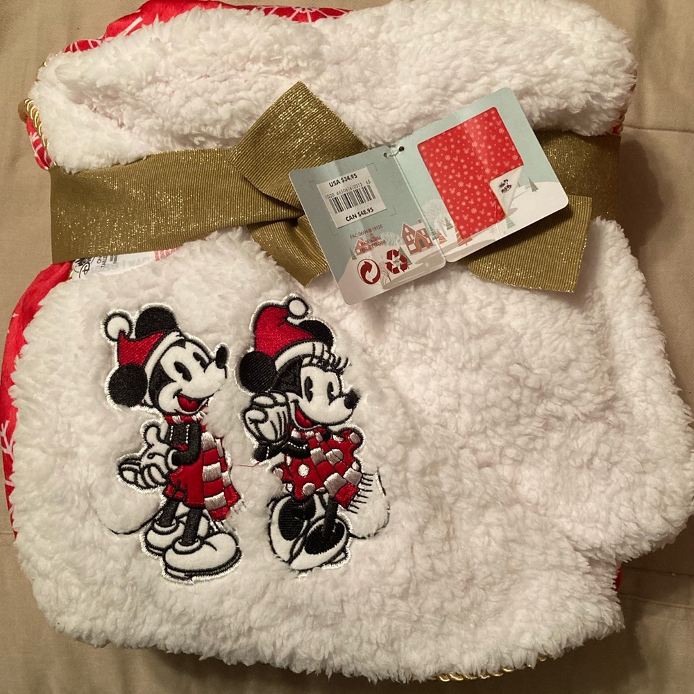 NWT Disney Store Mickey & Minnie Holiday Throw Blanket